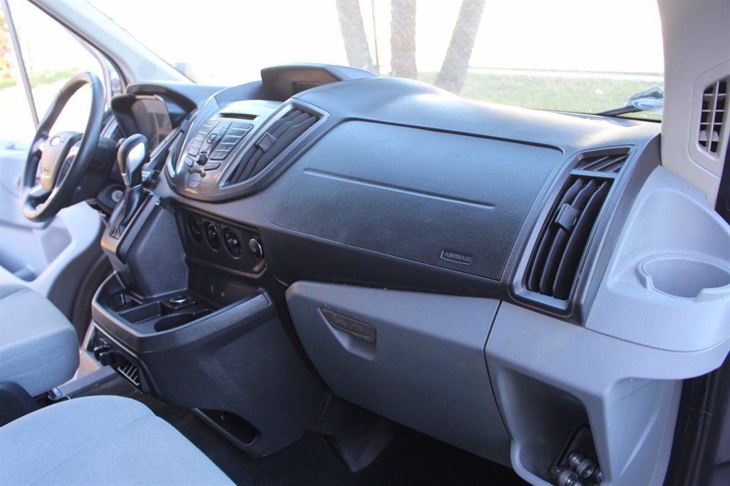 2016 Ford Transit XLT - Photo 32