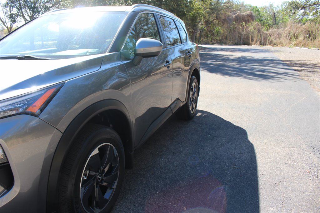 2024 Nissan Rogue SV - Photo 12