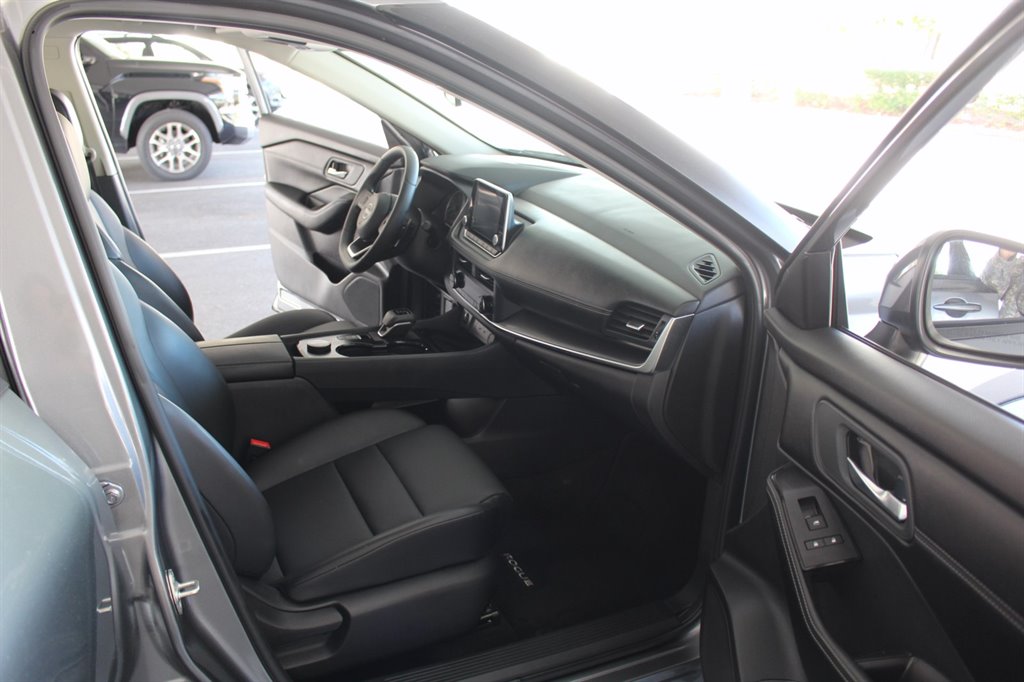 2024 Nissan Rogue SV - Photo 24