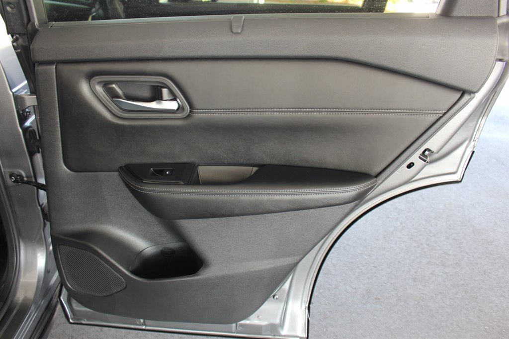 2024 Nissan Rogue SV - Photo 34