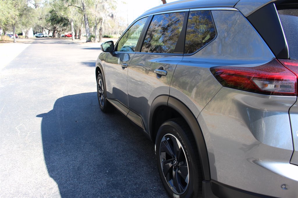 2024 Nissan Rogue SV - Photo 13