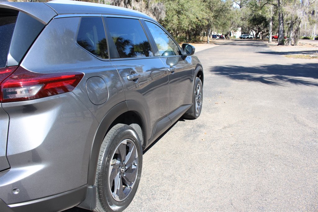 2024 Nissan Rogue SV - Photo 11