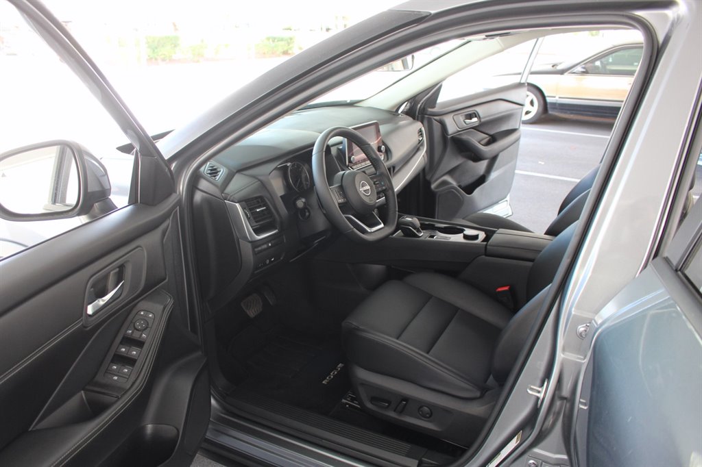 2024 Nissan Rogue SV - Photo 23